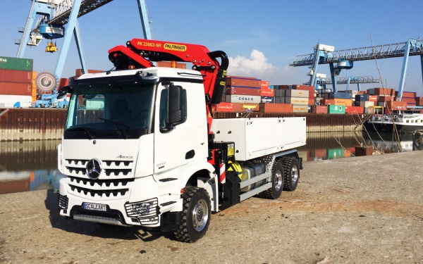 Mercedes Arocs 3-axle construction material train with Palfinger loading crane PK 23002-SH
