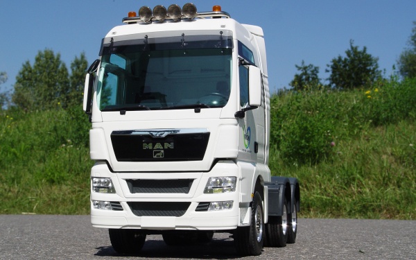 MAN TGX 3-axle tractor Euro 5 short without all-wheel drive