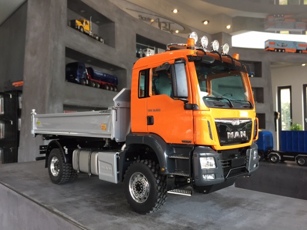 MAN TGS 2-axle three-way tipper Euro 6 without all-wheel drive