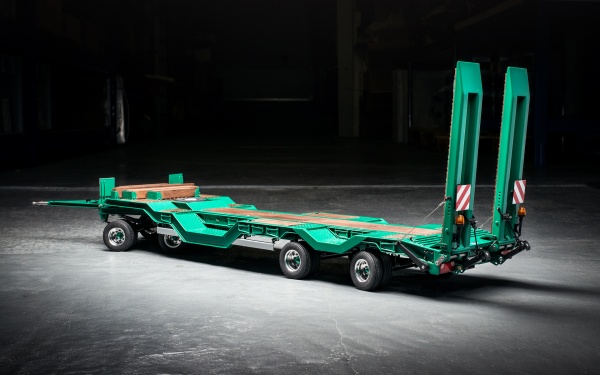 4-axle-low-bed-trailer with wheel wells